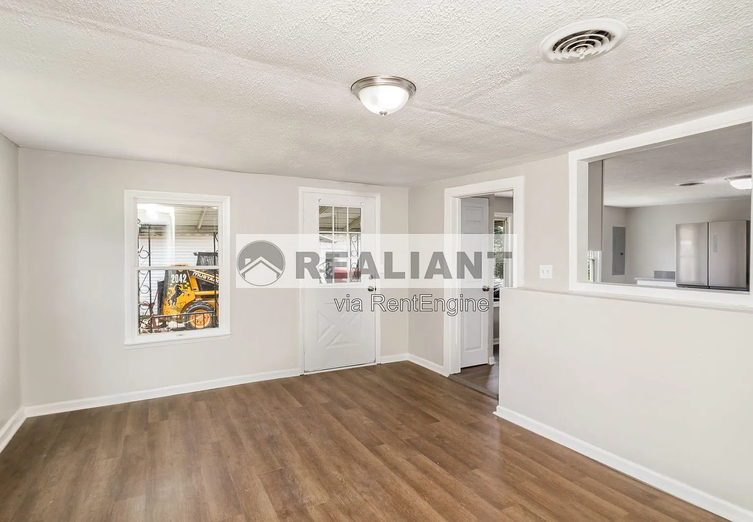 3 bed, 1.0 bath, 1344 sqft, $1,895 — Photo 4