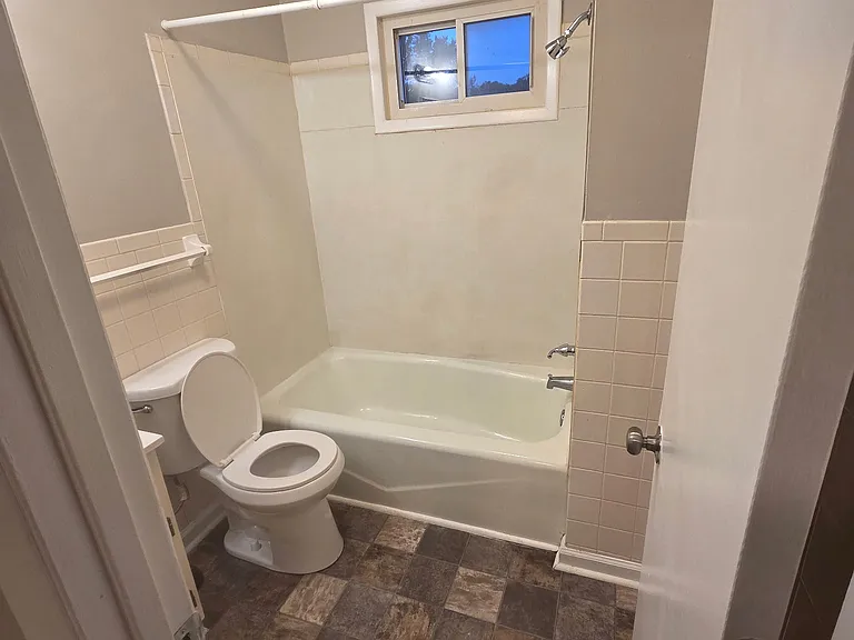 1208 Avondale Dr #36 — Photo 2