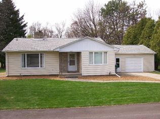 5434 Hilltop Dr, Bay City, MI 48706