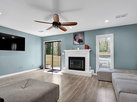 2nd image of 2939 Governors Ct
