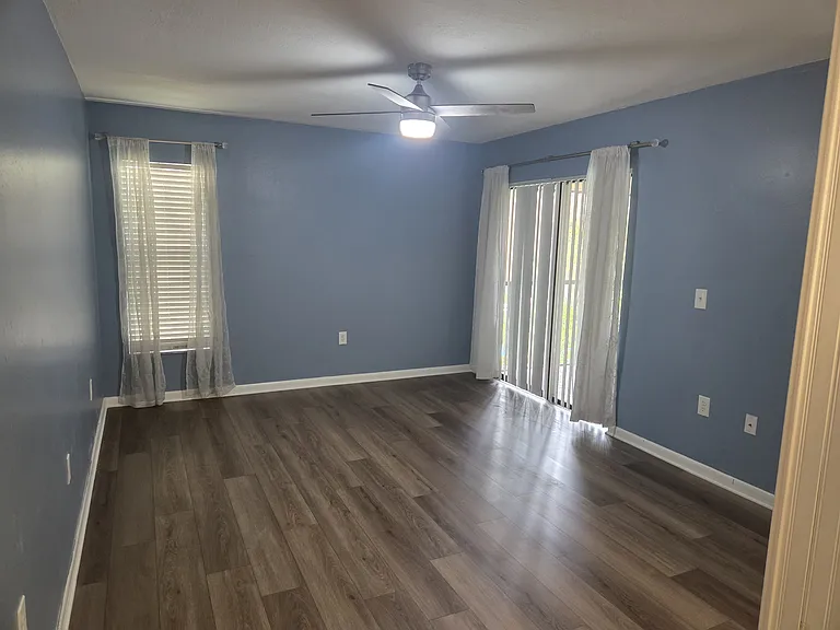 100 Grand Blvd — Photo 9
