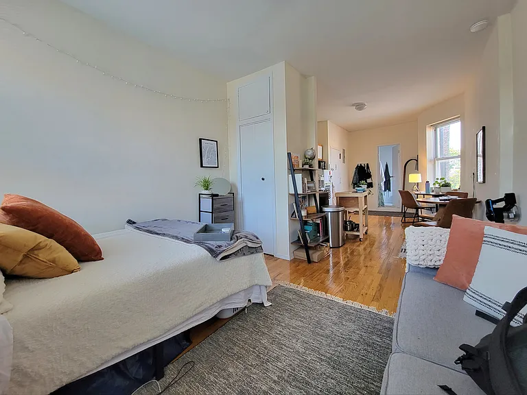 124 E 4th St #21 — Photo 5