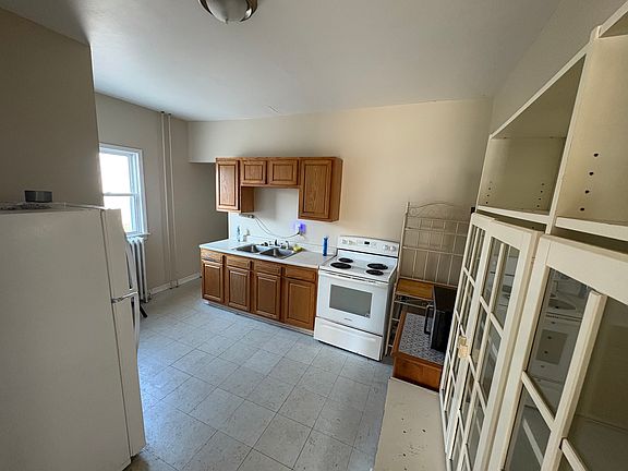 2nd image of 114 High St #2