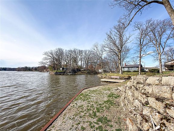 3rd image of 7 Circle Dr