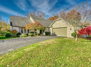 5 Moss Creek Ct, Pittsford, NY 14534