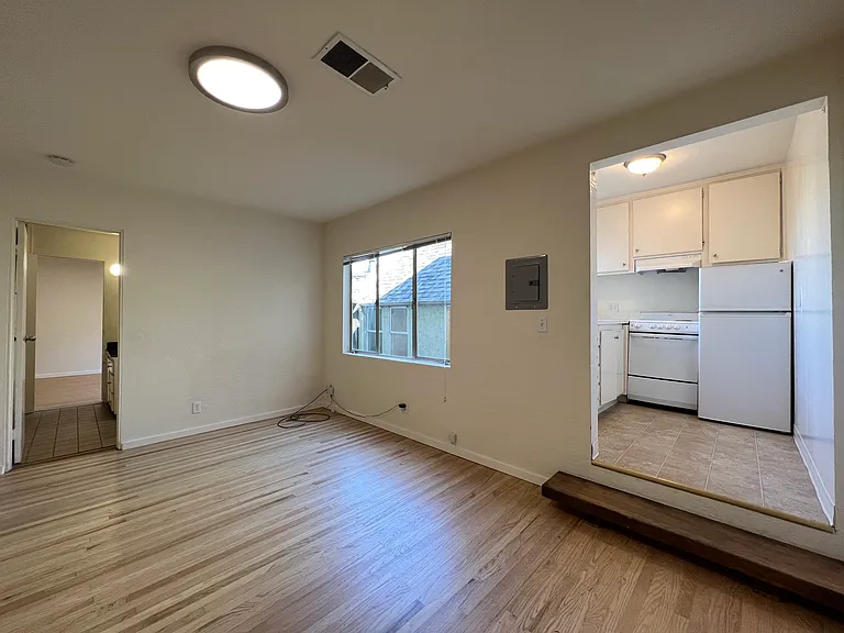 2541-2569 Le Conte Ave — Photo 11