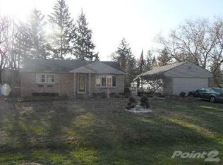 225 Forest Ave, Roselle, IL 60172