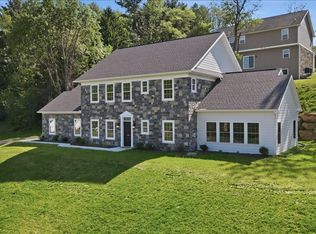 130 Woodbriar Dr, Chambersburg, PA 17202