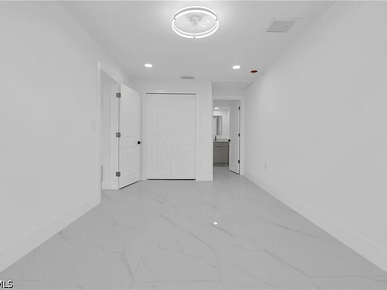 356 New York Dr — Photo 16