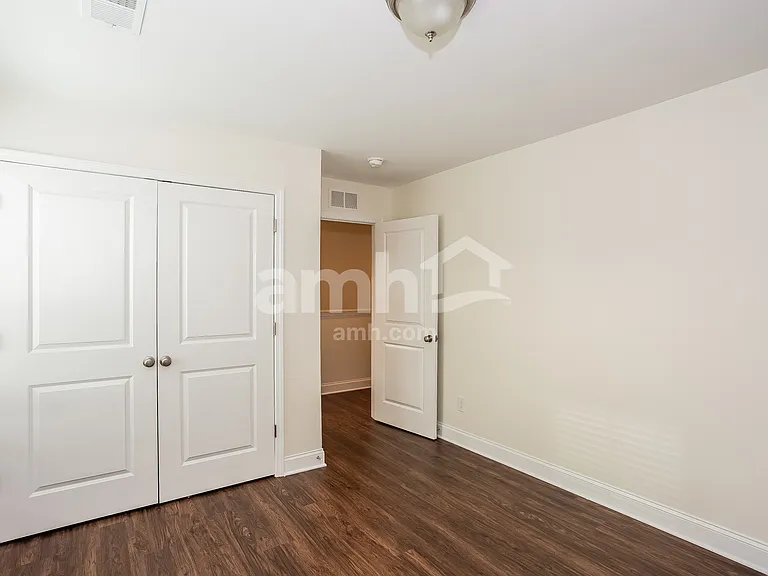 144 Twin River Dr — Photo 30