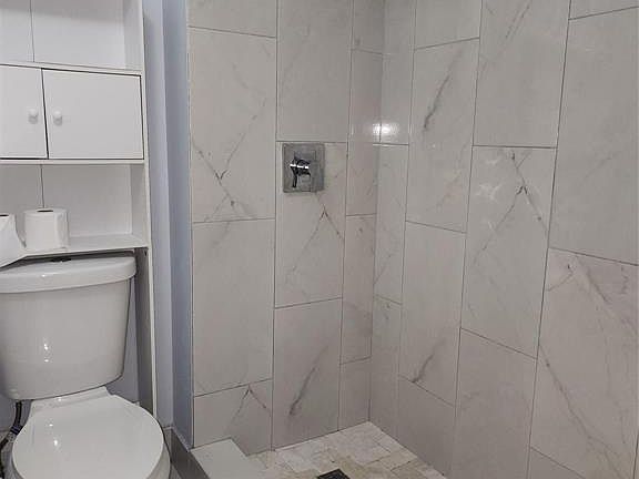 2nd image of 390 Racquet Club Rd APT 204