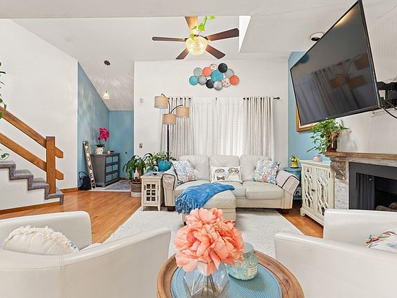 4th image of 20 Eaton Ct #20