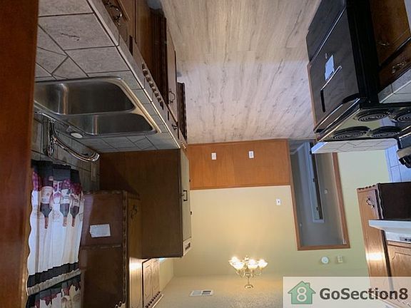 2nd image of 9508 NE 46th St