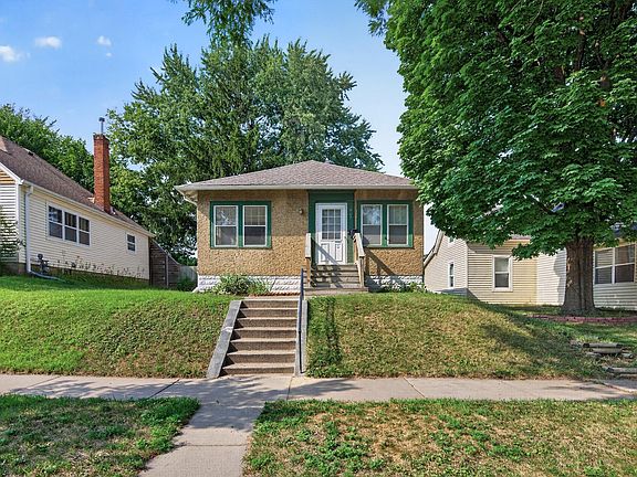 2nd image of 967 Rose Ave E