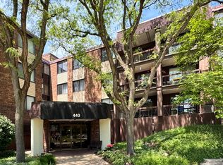 440 Raintree Ct UNIT 3G, Glen Ellyn, IL 60137