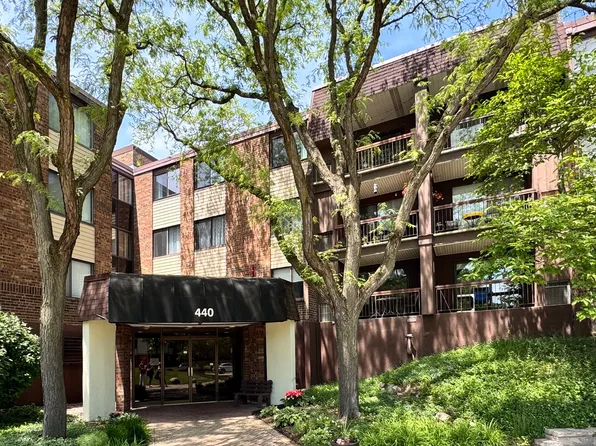 440 Raintree Ct Unit 3G, Glen Ellyn, IL 60137
