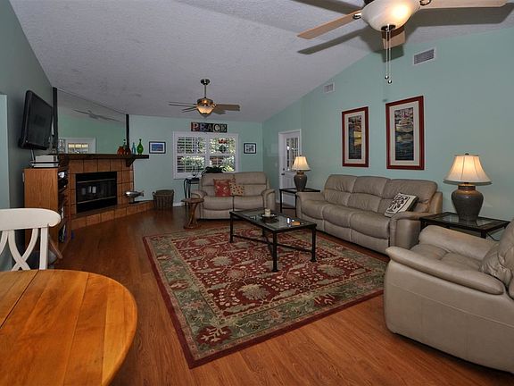 3rd image of 4012 White Pine Ln