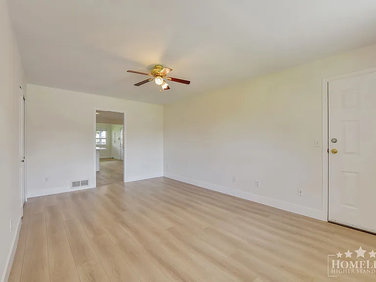 6375 187a St #UPPER HOUSE — Photo 32