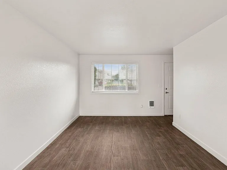 Evergreen Townhouses — Photo 3