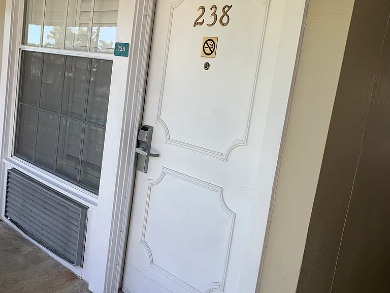 2555 Tamiami Trl N — Photo 3