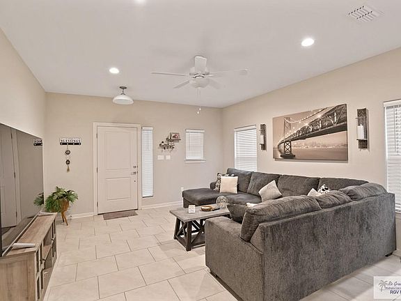 4th image of 2321 Cove Real Dr