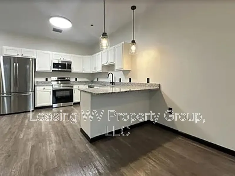 408 Leon Sullivan Way #212