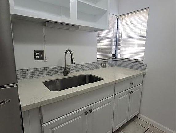 5th image of 2949 Riverside Drive #124