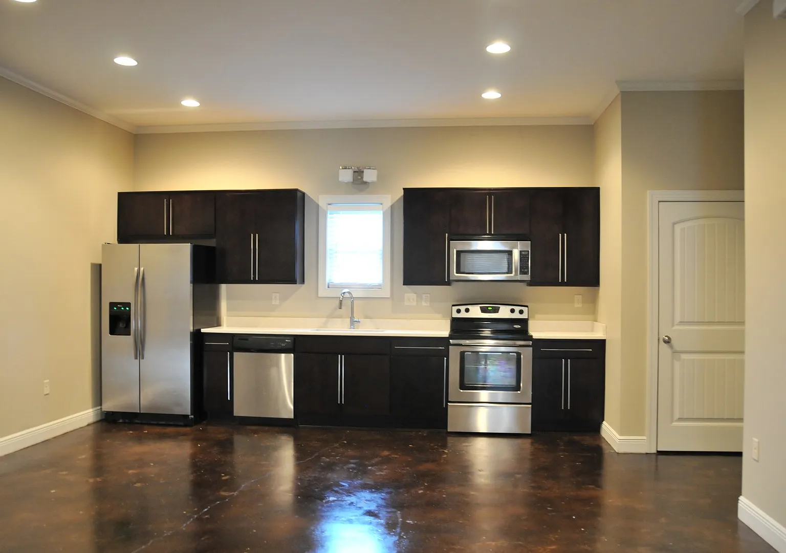 1420 Cloverdale — Photo 1