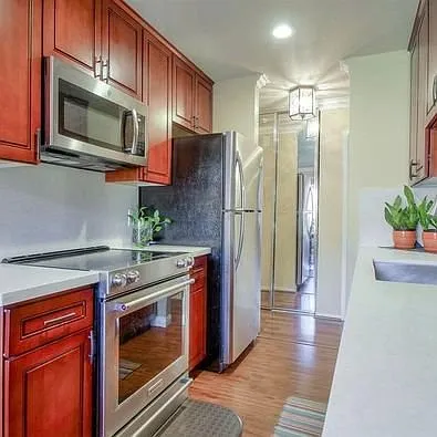 3 bed, 1101 sqft, $4,200 — Photo 4