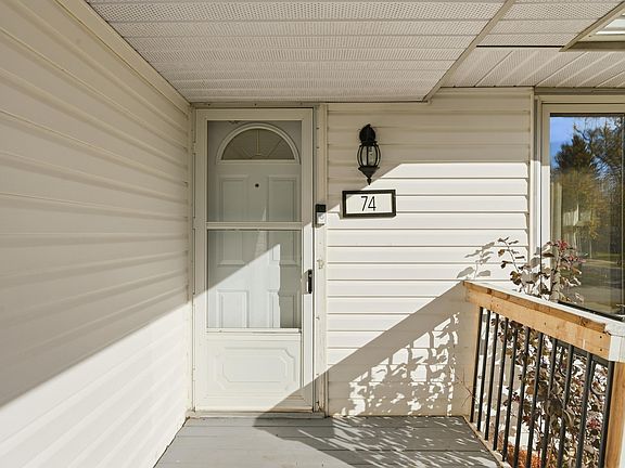5th image of 74 Aspen Cres