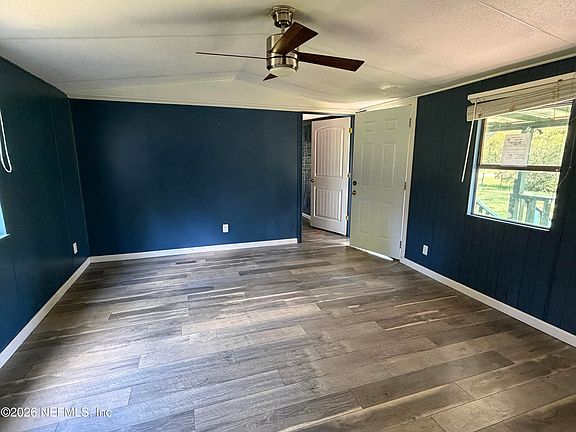 3rd image of 805 JONATHAN Road
