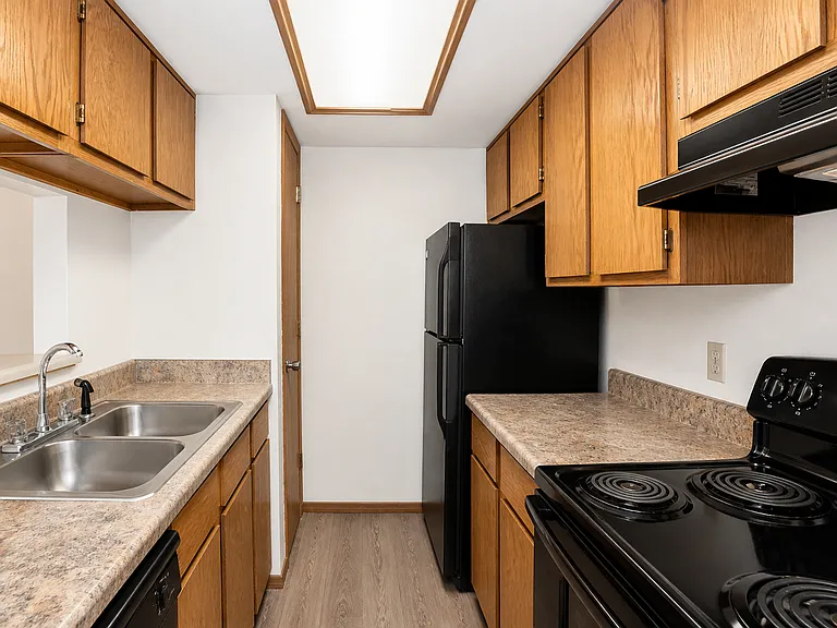 Willow Creek Apartments — Photo 15