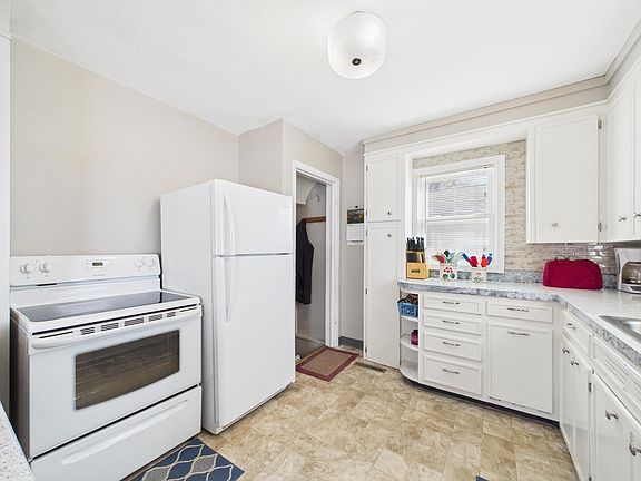 5th image of 707 Hagenson St