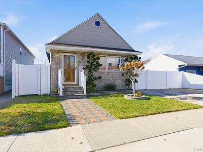 80 Newport Road, Island Park, NY, 11558