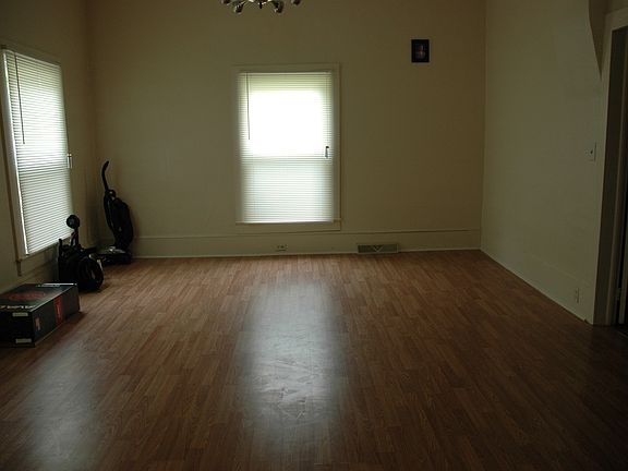 3rd image of 206 W Washington Ave