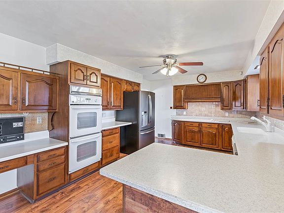 3rd image of 4902 Pepper Dr