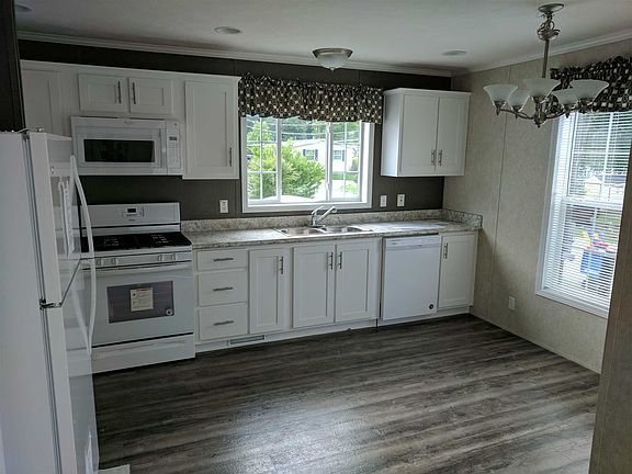 3rd image of 27 Nevis Dr