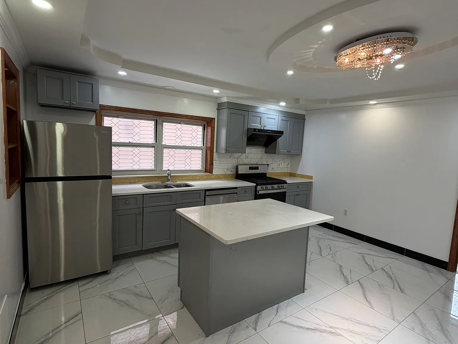 2 bed, 1100 sqft, $3,100 — Photo 1