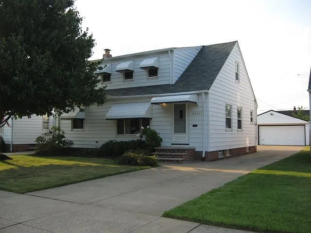 13921 Maple Leaf Dr photo 1