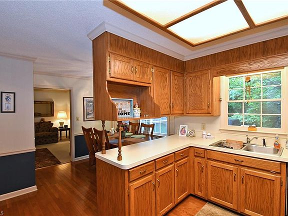 5th image of 140 Brittington Dr
