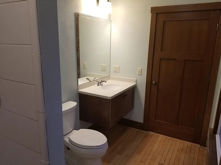 Full ensuite bathroom