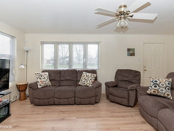 4th image of 202 Indianwood Blvd