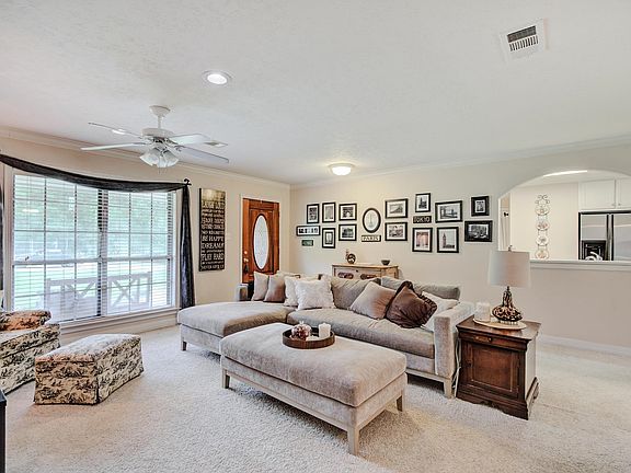 5th image of 10 Briarhill Ln