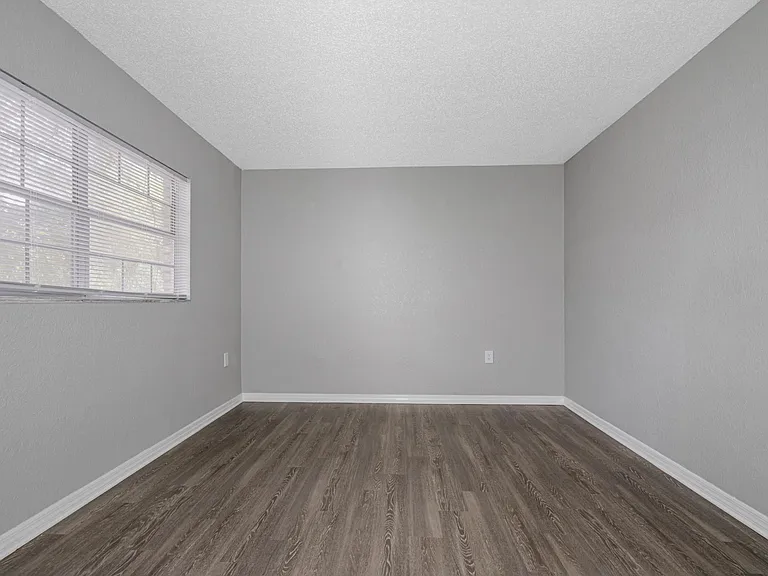 Uptown Apartments — Photo 39