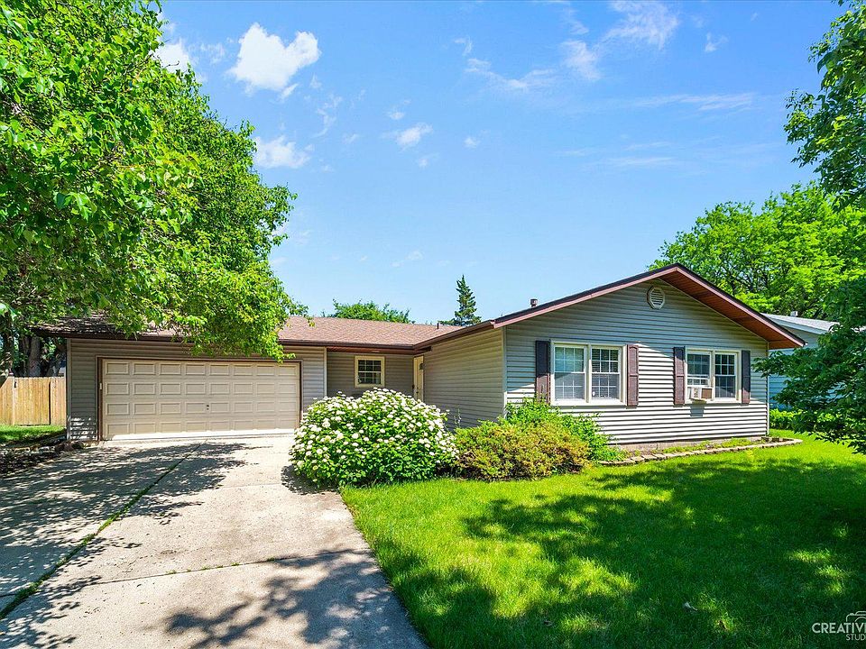 1st image of 203 Maplewood Dr