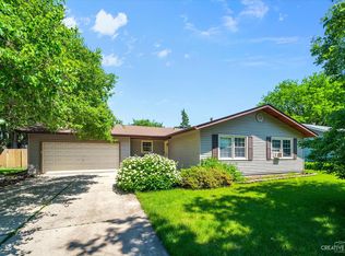203 Maplewood Dr, North Aurora, IL 60542