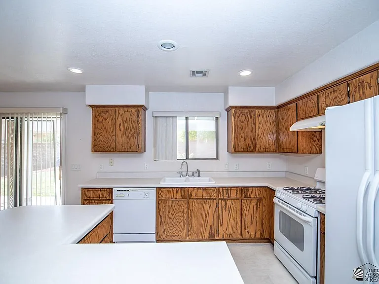 10313 E 38th Pl — Photo 7