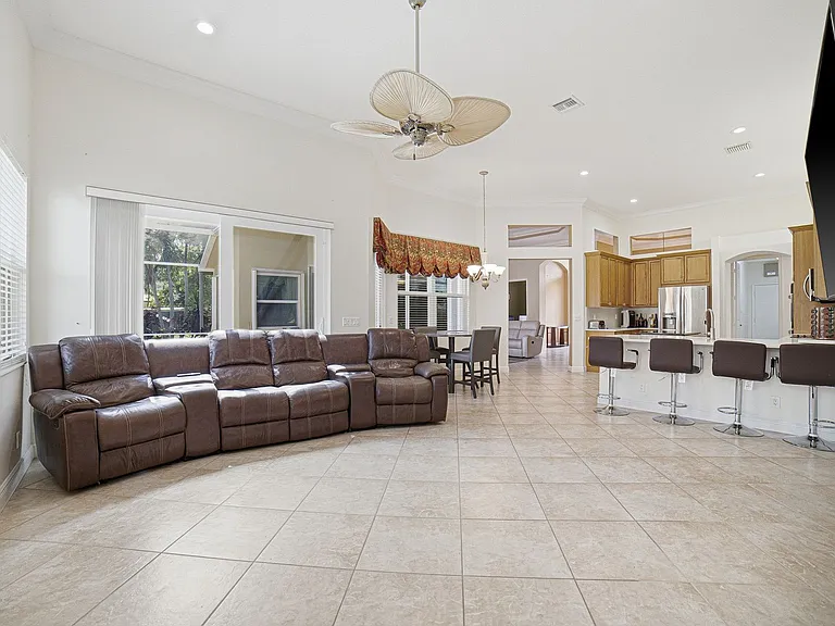 9655 Campi Dr — Photo 30