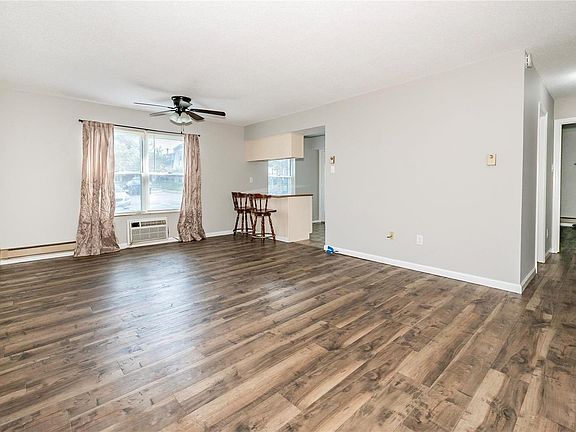 3rd image of 1698 Herault Pl APT A