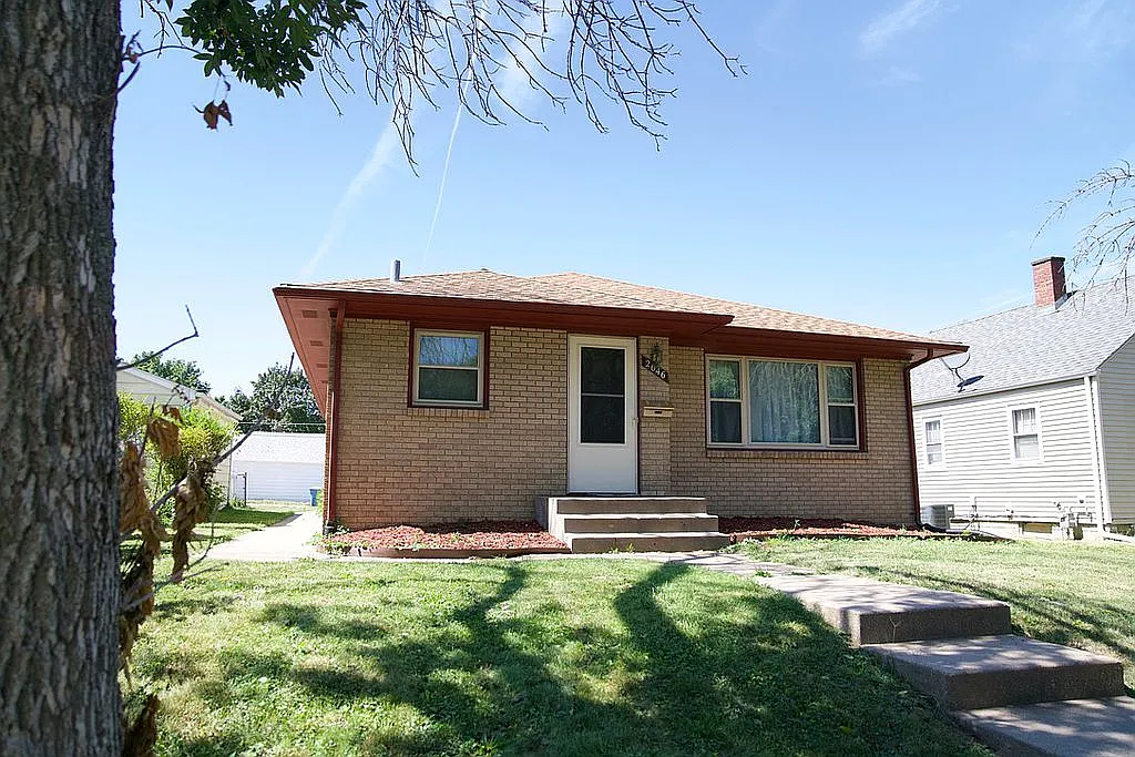 2046 34th St photo 1